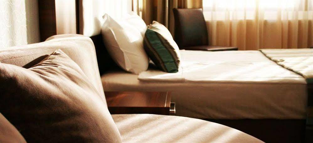 Megapole Hotel İzmir Buitenkant foto